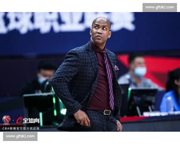 马布里中文喊 “生日快乐”！百队杯十载荣光引回忆